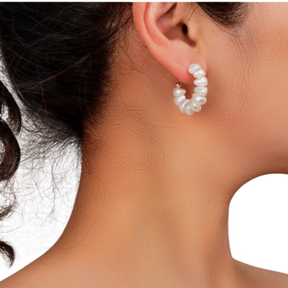 NEW NWT CCB Pearl White Elegant Chunky Hoop Earrings $78